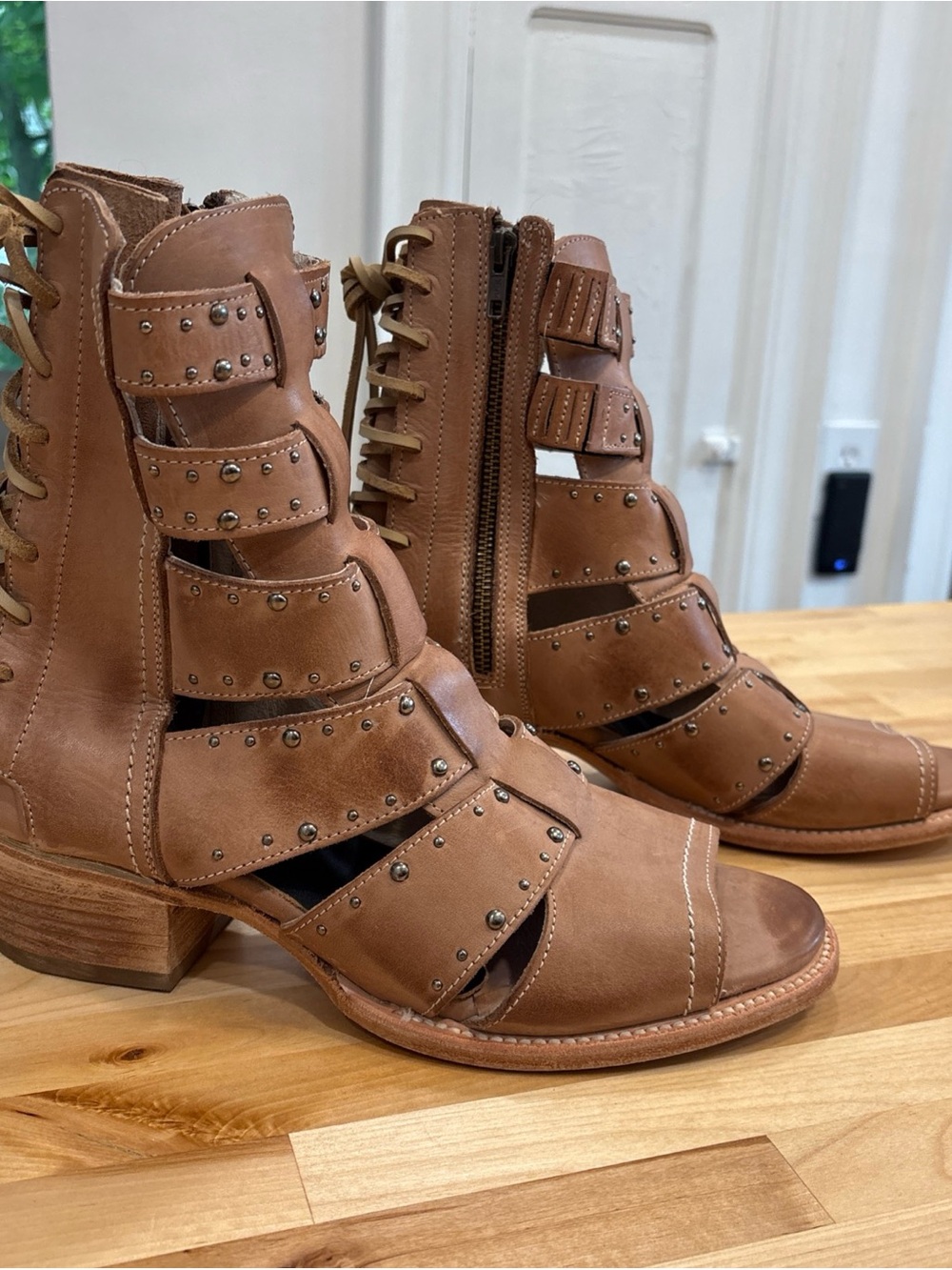 Freebird Ghost Natural Leather Studded Gladiator Sandals size 10 Tan Distressed